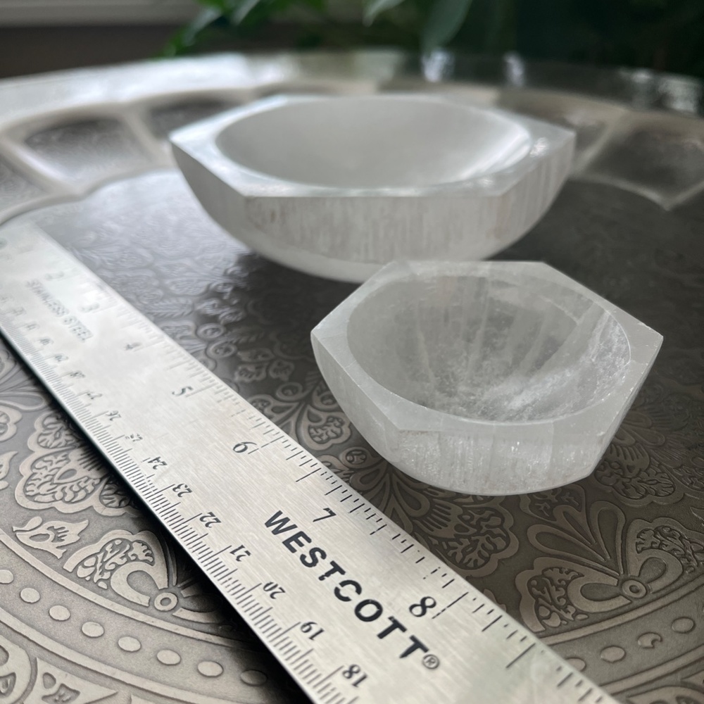 Mini White Selenite Hexagon Bowl - Picture 6 of 8